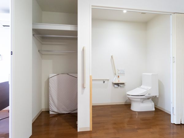 トイレ付きの清潔な居室