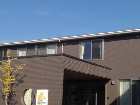 現代的な建物のエントランス