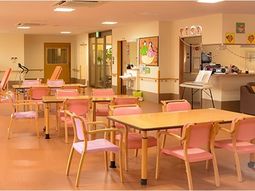 明るい食堂の様子