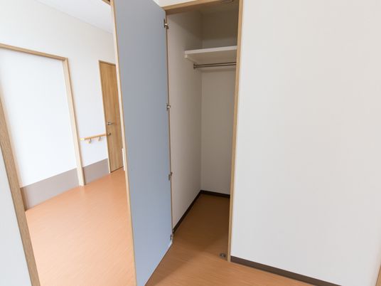 開いたクローゼット