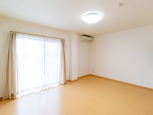 明るい居室の空間
