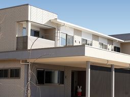 モダンな建物の外観