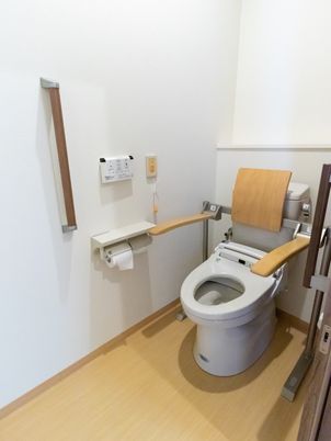 バリアフリー設計のトイレ