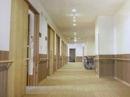 清潔感のある綺麗な廊下