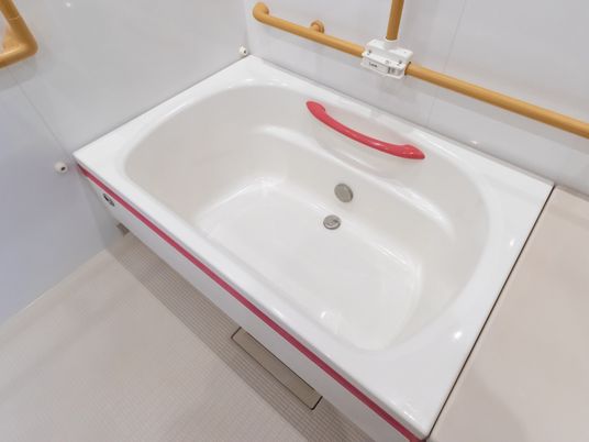手すり付き浴槽