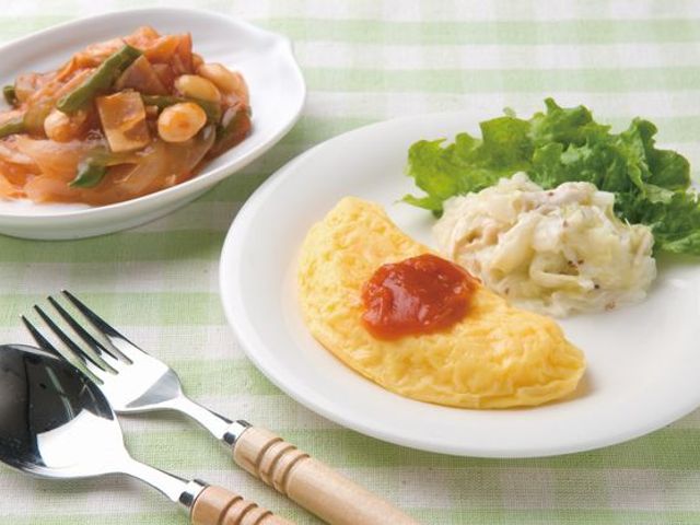 栄養バランスの取れた食事 食事2（洋食） 手作りの温かみのあるお食事は、利用者の皆様の健康をサポートします。おいしさと栄養のバランスにこだわったメニューです。