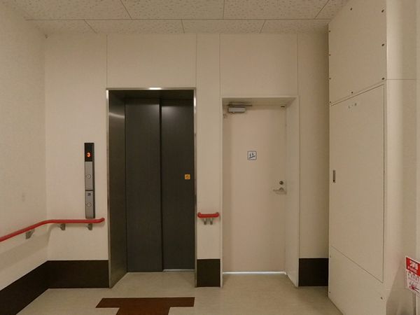 端正な廊下の一角