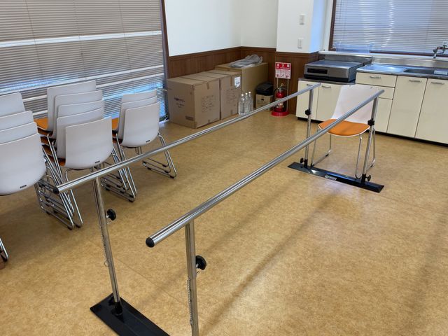 機能訓練室 機能訓練室 しっかりとした設備が整っており、安心して運動療法を行えます。広々とした空間が特徴です。