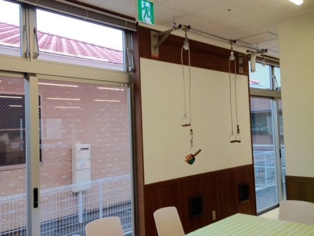 明るいダイニングの光景