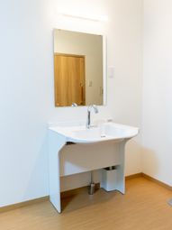 清潔な洗面台と鏡