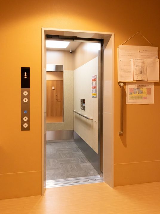 温かみのあるエレベーター