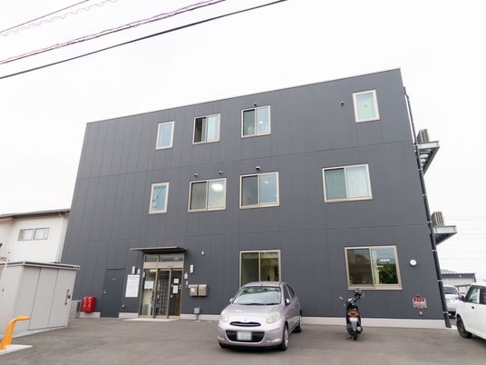 現代的な建物の外観