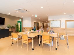 明るい食堂の風景