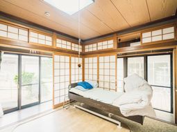 和室の明るい居室