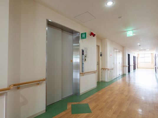 廊下とエレベーター