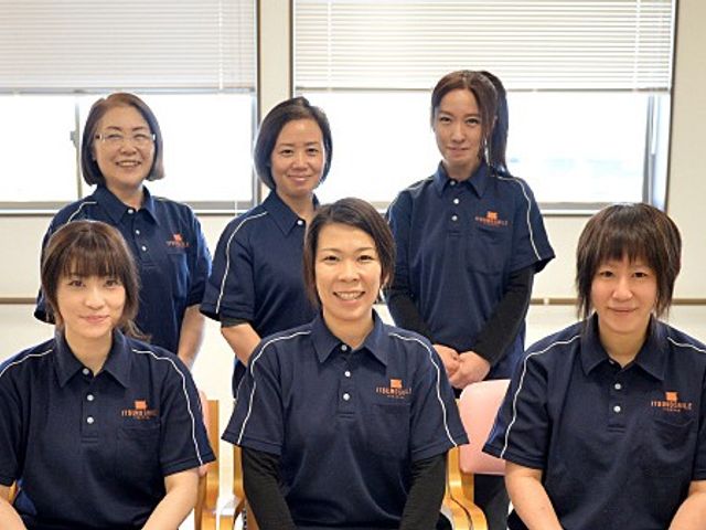 スタッフイメージ スタッフイメージ 優しい笑顔のスタッフと共に、安心して働くことのできる環境が整っています。スタッフの雰囲気がとても親しみやすいです。