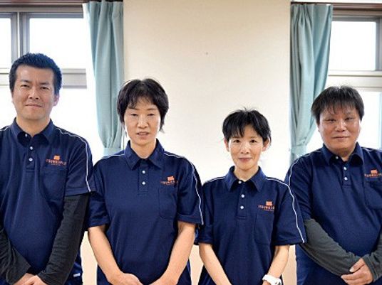 スタッフの集合写真