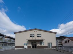 空と建物の外観
