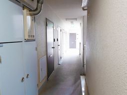 清潔感ある空間の廊下