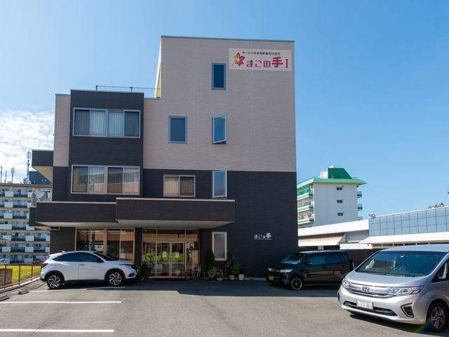 モダンな建物の外観 外観 清潔感あふれる外壁が特徴のこの建物は、就業にあたっての活気ある環境を提供いたします。