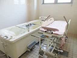 バリアフリー構造の浴室