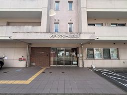 建物正面の出入口  