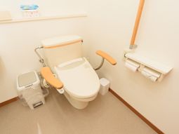 手すり付きトイレ設備