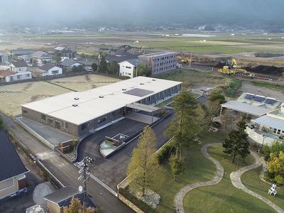 広々とした一階建て施設