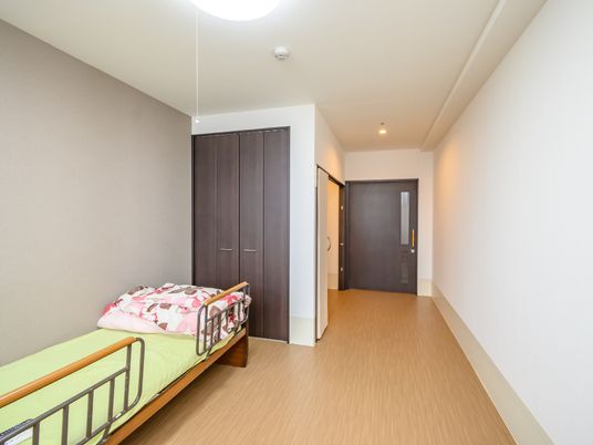 シンプルな居室の一角