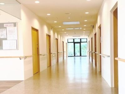 明るく清潔な廊下