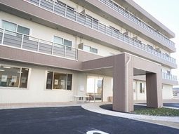清潔感のある建物エントランス