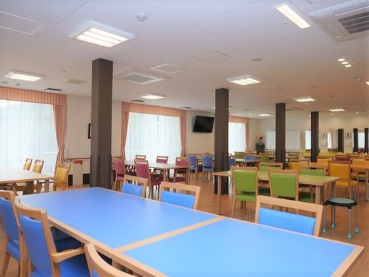 カラフルな食堂