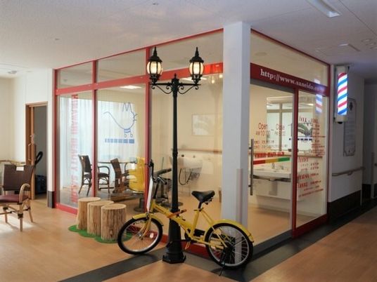 理美容室の明るい内観