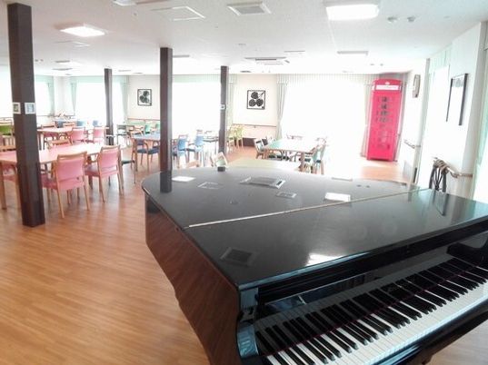 ピアノ付き共有スペース