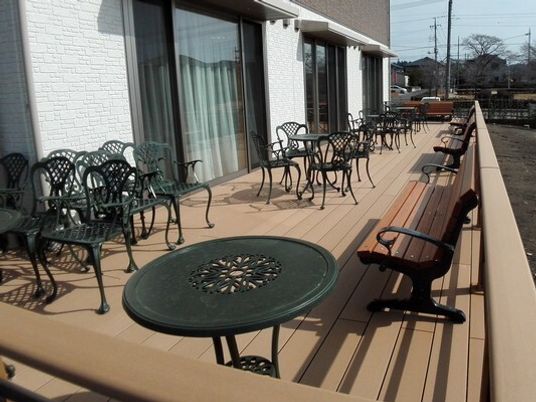 晴れた日の快適なテラス