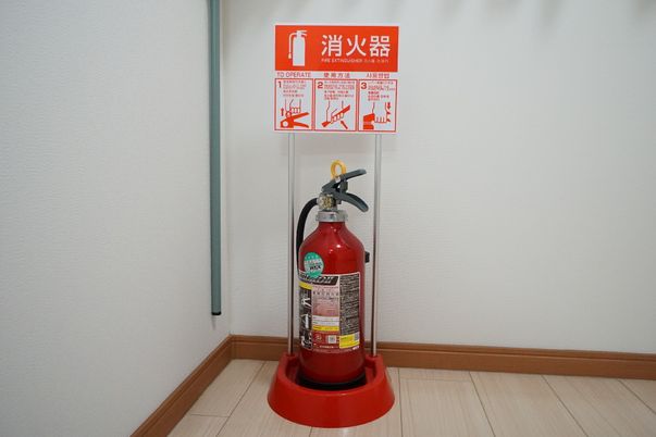 消火器と説明看板