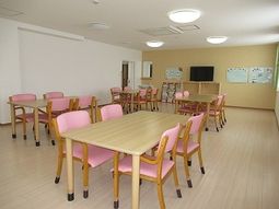 明るい食堂の様子