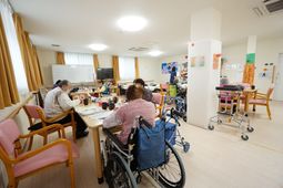 活動する人々の多目的室