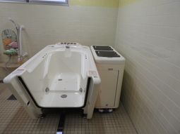 特殊浴槽と洗濯機