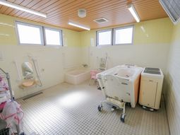 広く明るい浴室