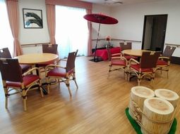 明るい食堂の様子