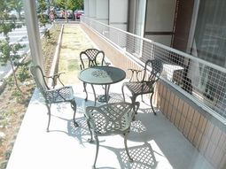 中庭のテーブルセット