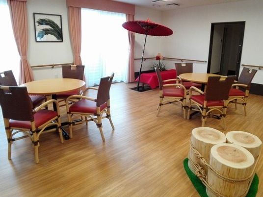 暖かみのある食堂空間