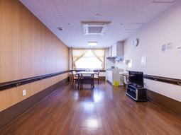明るい居室の一室  