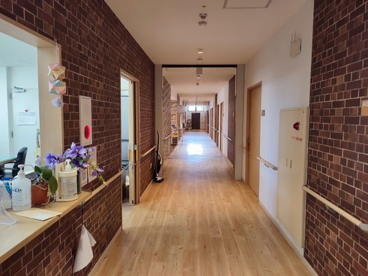 暖かみのある廊下