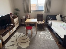 落ち着いた色の居室