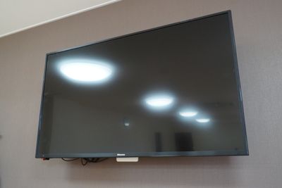 壁掛け液晶テレビ
