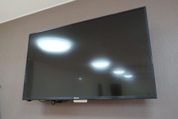 壁掛け液晶テレビ