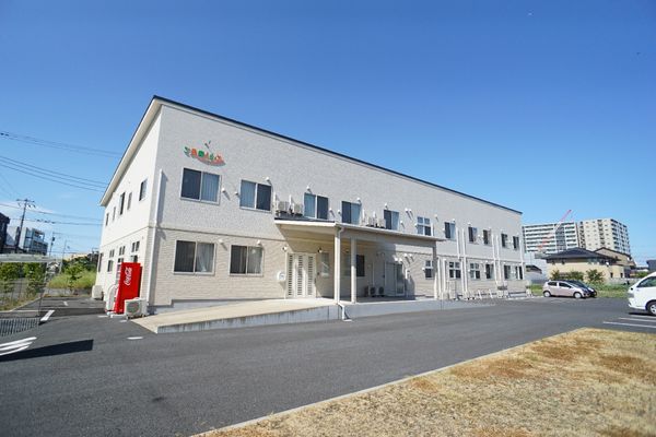 快晴の日の施設外観
