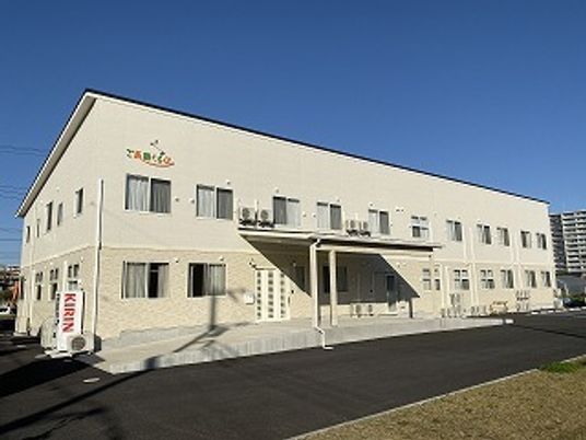 広々とした施設外観